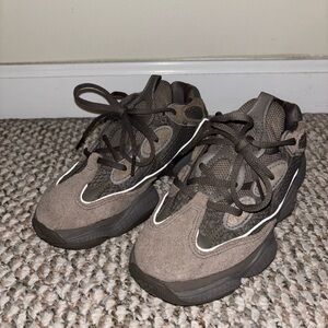 Adidas Brown Sneakers Retro-Inspired Chunky Design